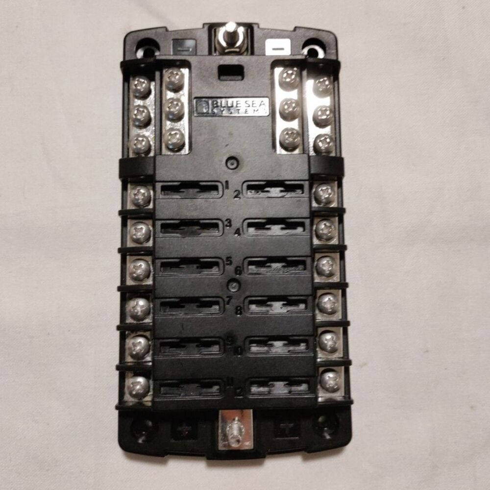 5031 ST Blade Fuse Block